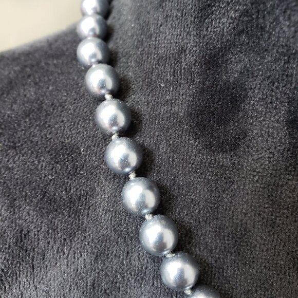 Womens Gray Shell Pearl Natural South Sea Beaded Necklace with Lobster Clasp - Picture 4 of 6